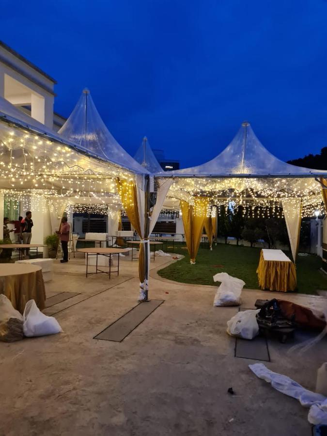 Villa 6, Persiaran Tanjung Bunga 3