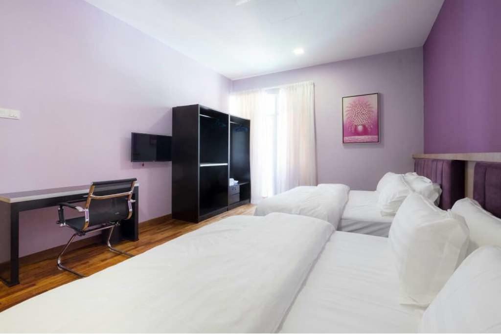 6, Persiaran Tanjung Bunga 3 * Batu Ferringhi