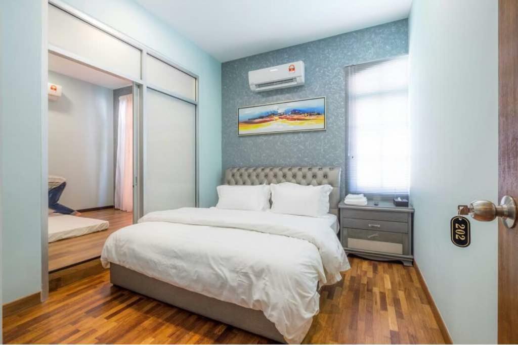 6, Persiaran Tanjung Bunga 3 Batu Ferringhi