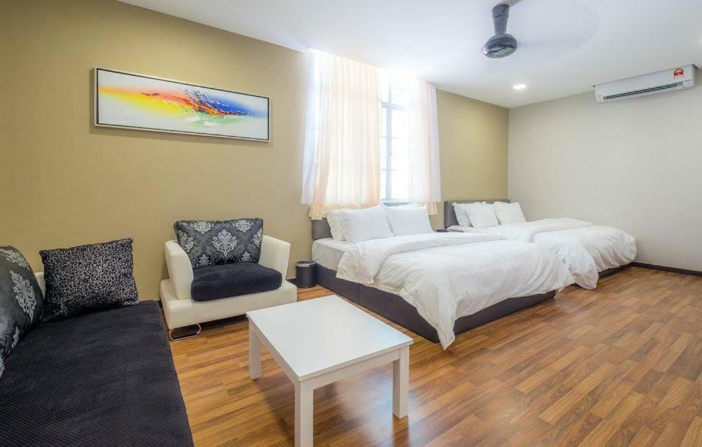 Villa 6, Persiaran Tanjung Bunga 3