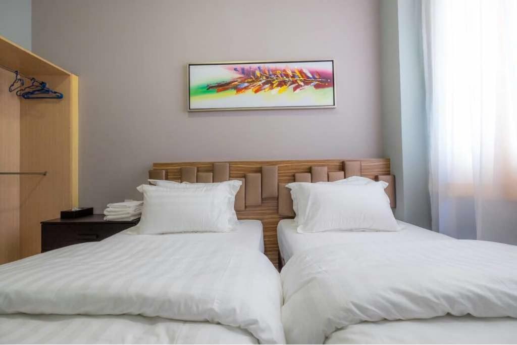 6, Persiaran Tanjung Bunga 3 * Batu Ferringhi