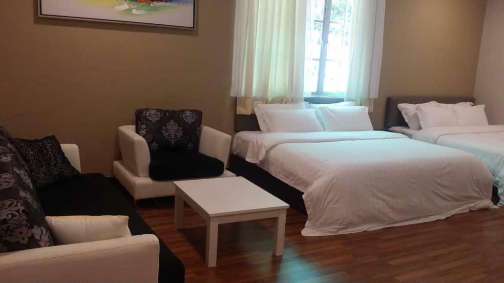 Villa 6, Persiaran Tanjung Bunga 3