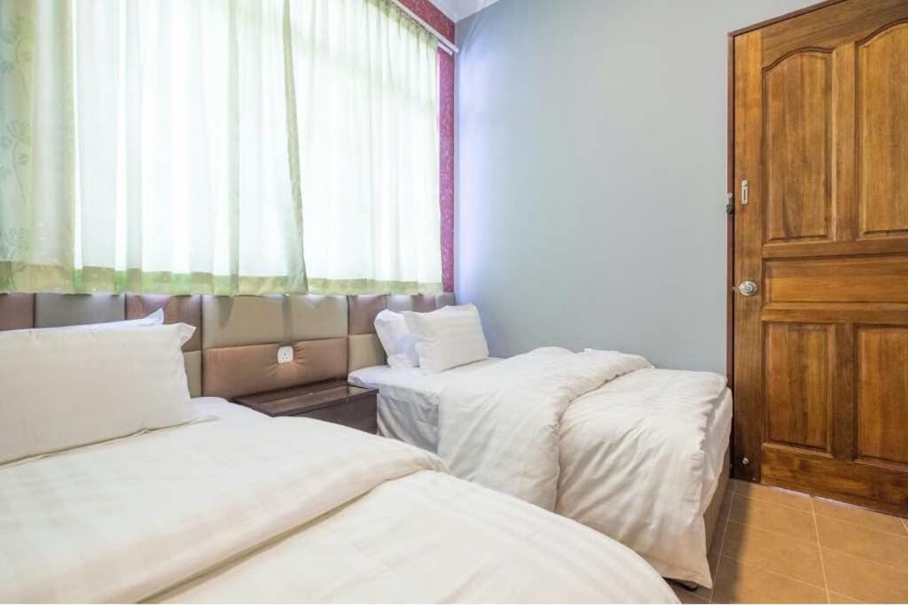 Villa 6, Persiaran Tanjung Bunga 3