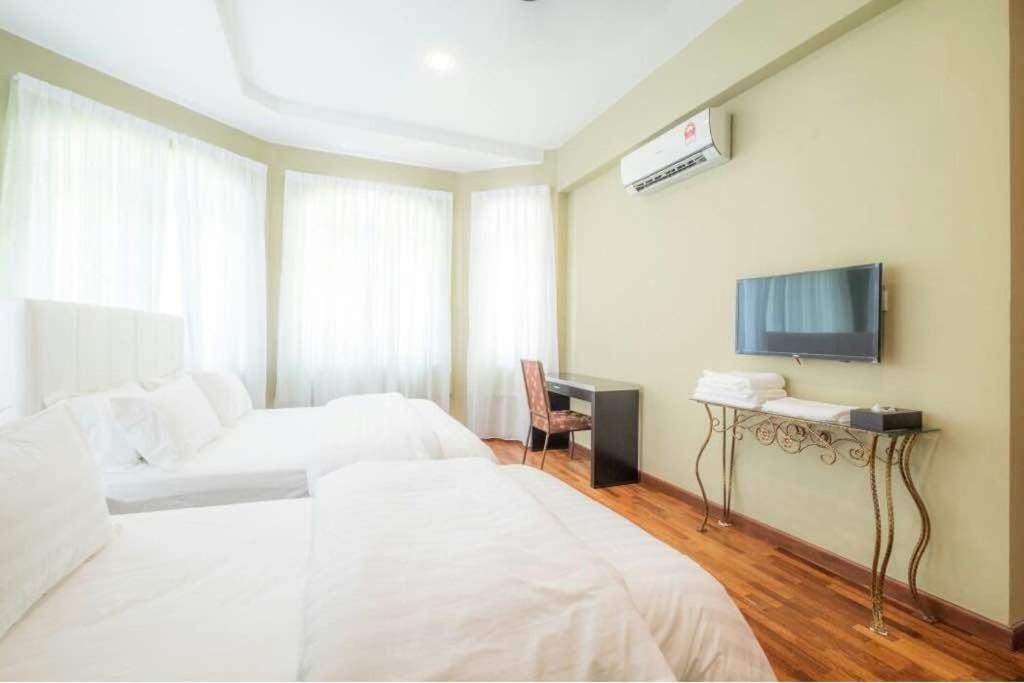Villa 6, Persiaran Tanjung Bunga 3